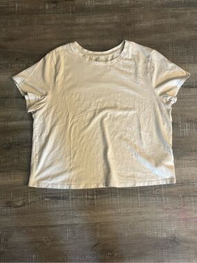Old Navy Women’s Cream Cropped Tshirt